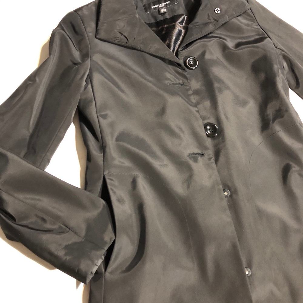 Coat. - Picture 2 of 4